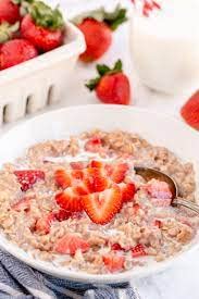 by Quaker 8.4 Oz Quaker Instant Oatmeal, Strawberries & Cream