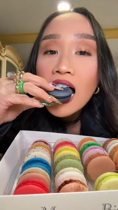 12 Count Macaron - Blueberry French Macaron sGift Box