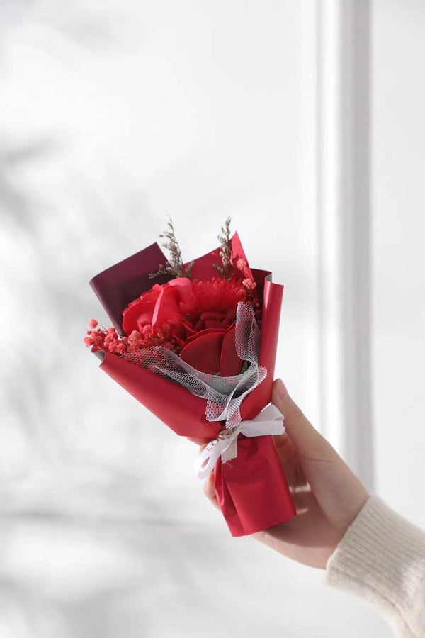 CLOZAM Mini Rose Dried Flowers Small Bouquet Valentine's Day Hand Bouquet Gift Immortal