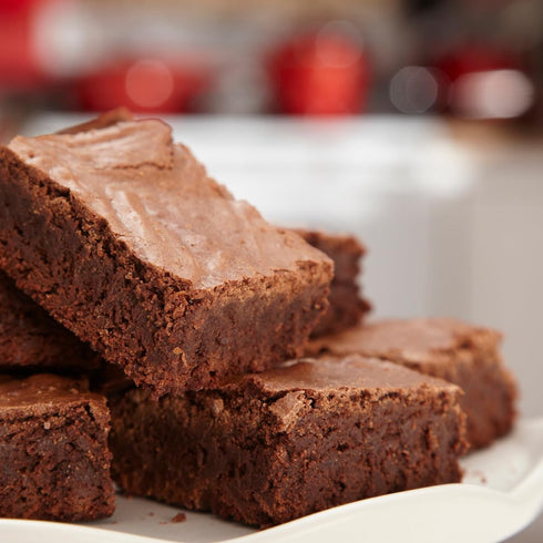 Packaged (1 Minimalist Cocoa Powder, Dutch Process for Baking and Beverages, for Convenience in a Resealable Bag Pound)