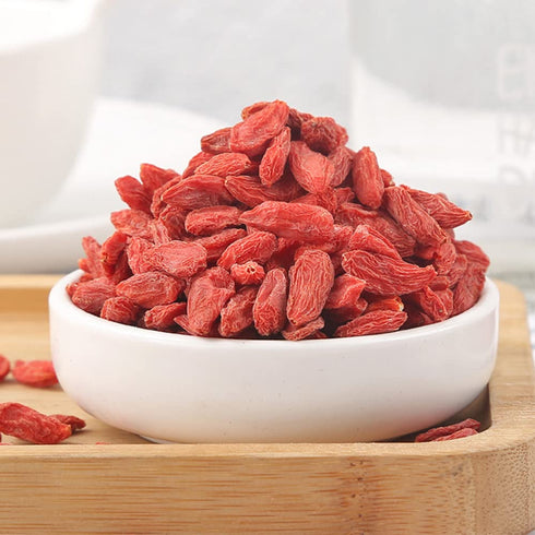 MIHUNTANG 17.63oz/500g Dried Goji Berries Whole Fruit Raw Sun-Dried Red Goji Large Berry Perfect for Tea, Smoothies