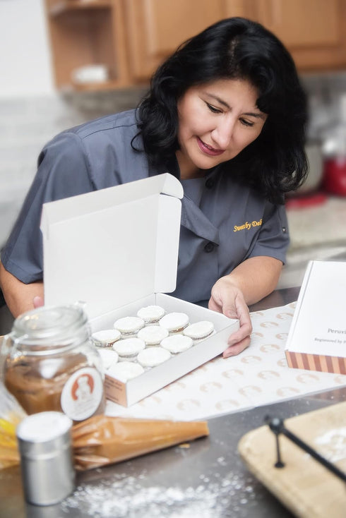 Sweets by Deliciosa 12 Alfajores The Icing House - - Box of cookies - Filled with Dulce de leche