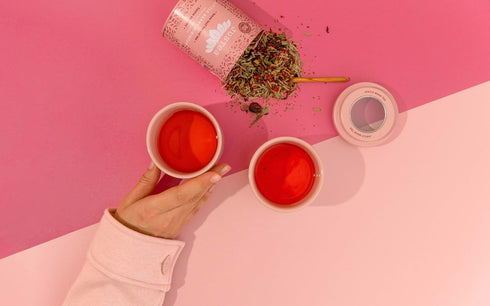 40+ (3.2oz) JusTea LITTLE BERRY HIBISCUS | Loose Leaf Herbal Tea | Tin with Hand Carved Tea Spoon | Cups | Caffeine