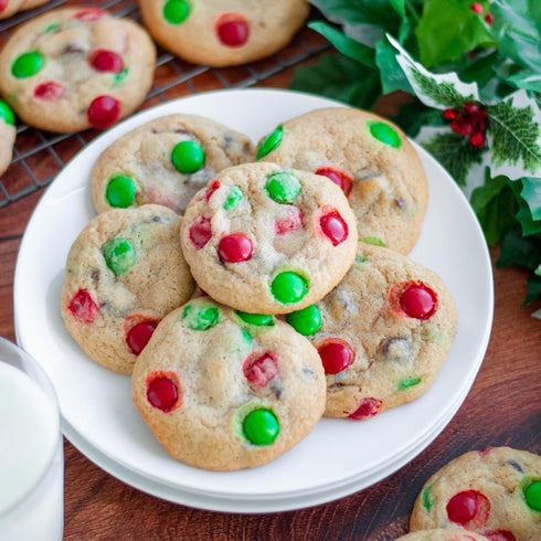 Buha Sweets 2 Bulk Christmas Peanut Butter Chocolate Candy Pound - Red & Green Candy Coated Peanut Butter Filled Milk