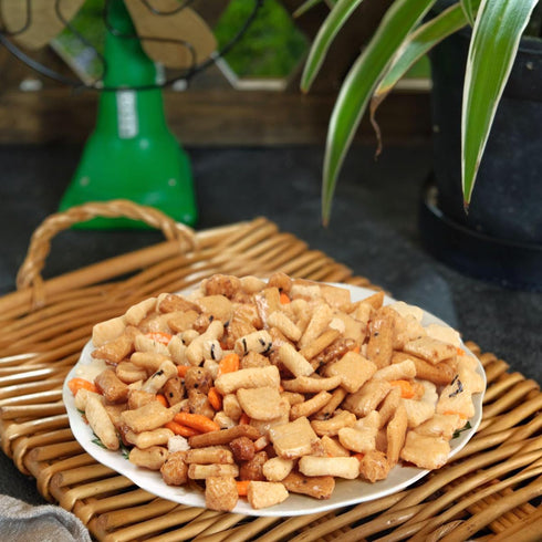 -4lbs Pack Rice Cracker Mix of Japanese Snacks Chips, Ideal for Parties, Family Gatherings or as a Quick Snack Option