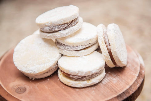 Sweets by Deliciosa 12 Alfajores The Icing House - - Box of cookies - Filled with Dulce de leche