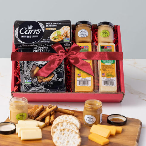 100% Wisconsin Cheese Company - Specialty Wisconsin Cheese Holiday Gift Box - Wisconsin Cheese, Crackers, Pretzel