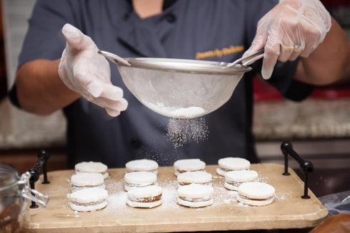 Sweets by Deliciosa 12 Alfajores The Icing House - - Box of cookies - Filled with Dulce de leche