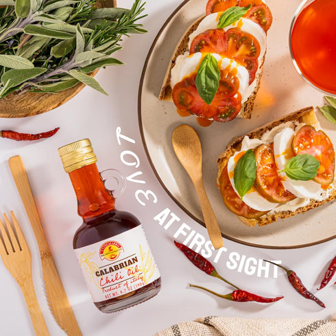 100% 200 ml 6.7 oz TuttoCalabria, Calabrian Chili Pepper Infused Oil, Calabrian Peppers infused with Extra Virgin Olive