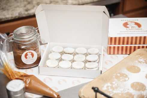 Sweets by Deliciosa 12 Alfajores The Icing House - - Box of cookies - Filled with Dulce de leche