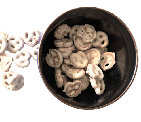 DM Sweets 1 lb Yogurt Coated Mini Pretzels - of Fresh Gourmet Sweet Creamy Covered Dipped Pretzels in Resealable Bag