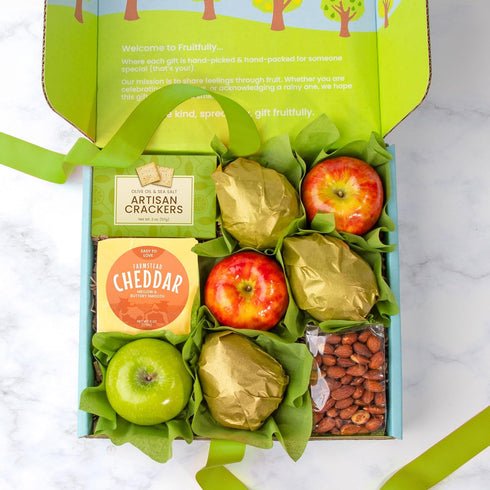 Deluxe Gourmet Gift Box: Perfect Pairings of Fruit and Cheese