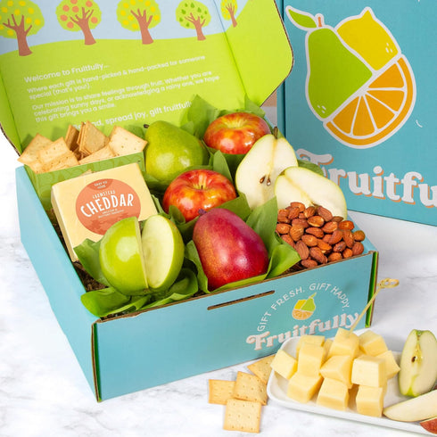 Deluxe Gourmet Gift Box: Perfect Pairings of Fruit and Cheese