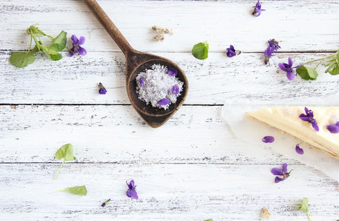 Dried Violets - Natural Violet Flower Sprinkles from Germany (Viola Odorata) - Whole Flowers for Salads, Snacks,