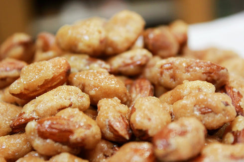 2 lbs Gourmet Toffee Coated Almonds by Its Delish - Bulk Bag - Sweet Crunchy Caramelized Nuts Snack