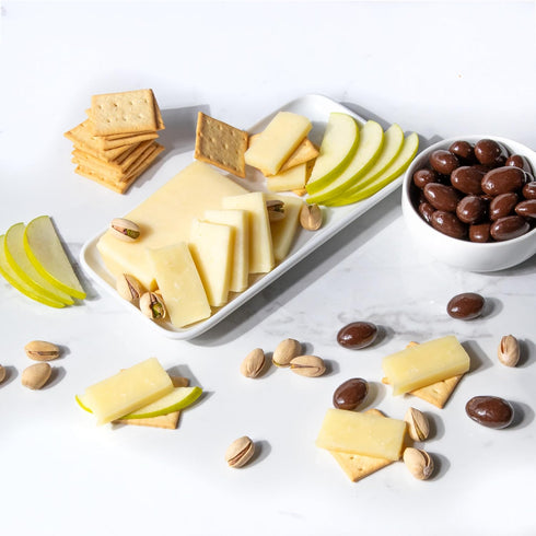 Deluxe Gourmet Gift Box with Fruit and Cheese Pairings