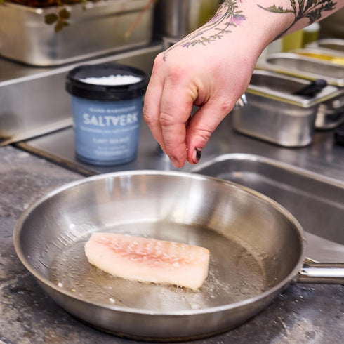 1.25 lb Saltverk Sea Salt - Gourmet, Icelandic, Hand Harvested and Sustainably Made - Flaky Bucket