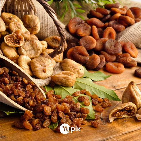 2.2 lb (35.2 oz), Yupik Organic Medjool Dates with Pits, Non-GMO, Gluten-Free, Vegan, Kosher, Dried Fruits, Naturally