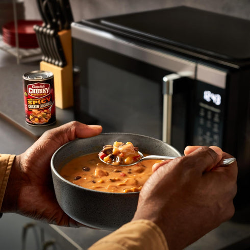18.8 oz 12) Campbell's Chunky Soup, Spicy Chicken Quesadilla Soup, Can (Case