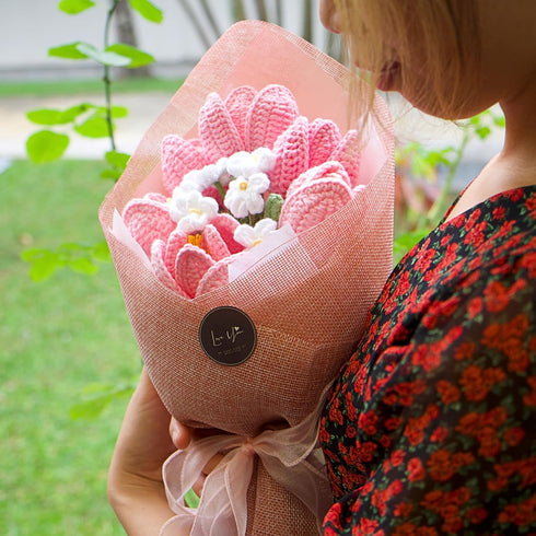 Handmade Crochet Flower Bouquet, Fake Flowers for Woman, Mom, Valentine, Birthday, Weddings, Graduation (Include Card)
