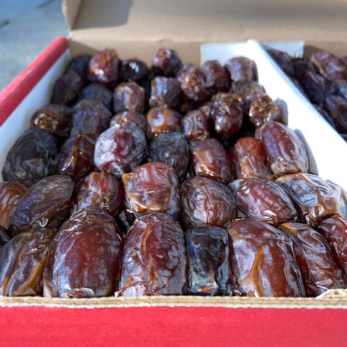 Medjool Days 5 lbs, (5 Lbs) Organic Medjool Dates Fresh from California, Vegan, Gluten-Free, Paleo-Friendly, No Added