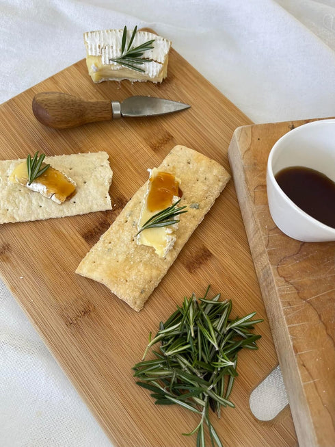5 OZ JENNIFERS HOMEMADE Rosemary Flatbread, VEGAN All Natural, Made with extra virgin olive oil, Crunchy and delicious