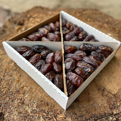 Medjool Days 5 lbs, (5 Lbs) Organic Medjool Dates Fresh from California, Vegan, Gluten-Free, Paleo-Friendly, No Added