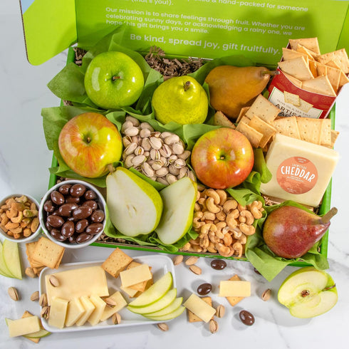 Deluxe Gourmet Gift Box with Fruit and Cheese Pairings