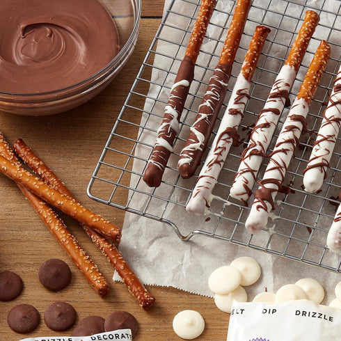 Set, 4-Piece Wilton Light Cocoa and White Candy Melts Candy